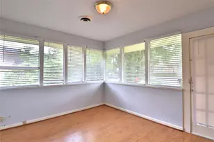 3210 Cloverdale St, Houston, TX 77025 - Photo 10