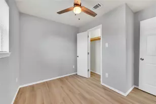 7003 Schlitz Ln, Hitchcock, TX 77563 - Photo 8