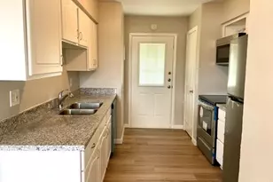 1914 Larrabee St, Seabrook, TX 77586 - Photo 8