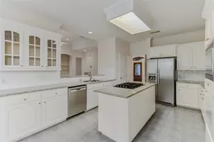 226 Moss Rose Ln, Lake Jackson, TX 77566 - Photo 8