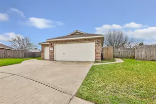 7507 Omaha Dr, Baytown, TX 77521 - Photo 2