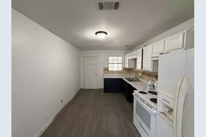 7606 Darnay Drive, Houston, TX 77033 - Photo 8