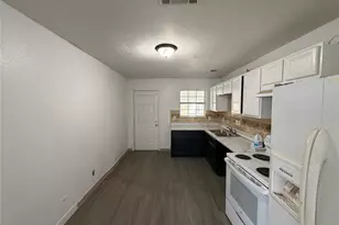 7606 Darnay Dr, Houston, TX 77033 - Photo 8