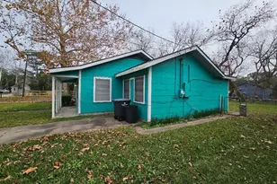 1013 W Snyder St, Alvin, TX 77511 - Photo 22