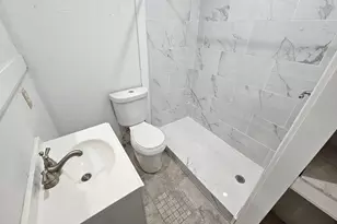 1013 W Snyder St, Alvin, TX 77511 - Photo 10