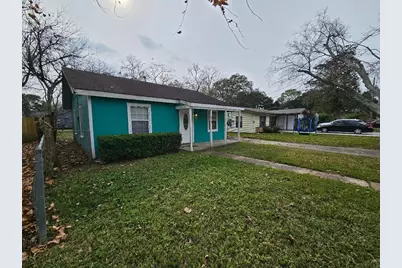 1013 W Snyder Street, Alvin, TX 77511 - Photo 2