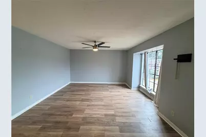 2402 Sycamore Avenue #D6, Huntsville, TX 77340 - Photo 4