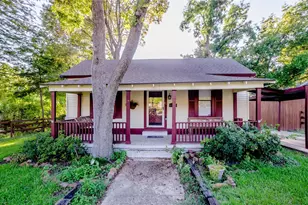 908 Sam Houston Ave, Huntsville, TX 77320 - Photo 1