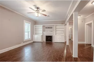 908 Sam Houston Avenue, Huntsville, TX 77320 - Photo 4