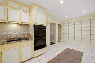 10402 Shadow Wood Dr, Houston, TX 77043 - Photo 12