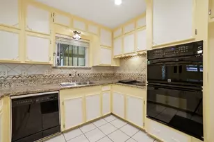 10402 Shadow Wood Dr, Houston, TX 77043 - Photo 10