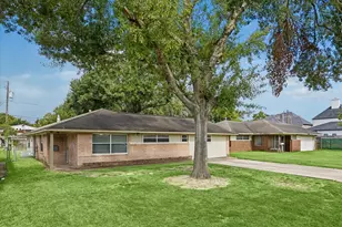 1729 Bayram Dr, Houston, TX 77055 - Photo 2