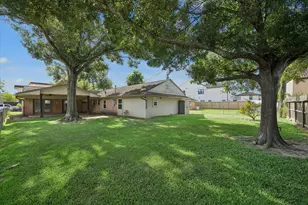 1729 Bayram Dr, Houston, TX 77055 - Photo 22