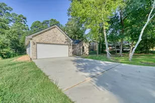 1112 Holly Springs Dr, Huntsville, TX 77320 - Photo 2