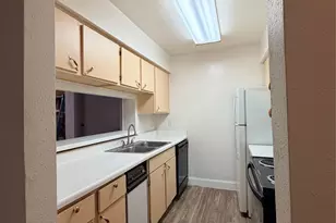 3075 Walnut Bend Ln, Houston, TX 77042 - Photo 12
