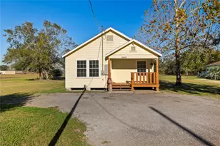 14202 Susie Ln, Alvin, TX 77511 - Photo 2