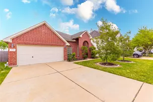 2201 Signal Hill Dr, Pearland, TX 77584 - Photo 2