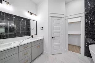 4834 Higgins St, Houston, TX 77033 - Photo 16