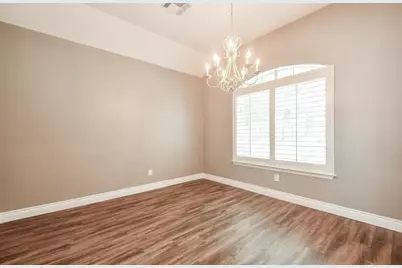 18 E Knightsbridge Drive, The Woodlands, TX 77385 - Photo 8