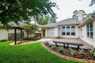 18 E Knightsbridge Dr, The Woodlands, TX 77385 - Photo 1