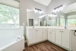 18 E Knightsbridge Dr, The Woodlands, TX 77385 - Photo 20
