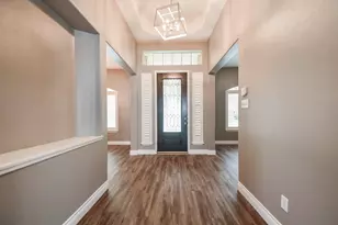 18 E Knightsbridge Dr, The Woodlands, TX 77385 - Photo 4