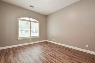 18 E Knightsbridge Dr, The Woodlands, TX 77385 - Photo 6