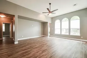 18 E Knightsbridge Dr, The Woodlands, TX 77385 - Photo 10