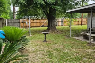 206 W Mitchell Rd, Houston, TX 77037 - Photo 10