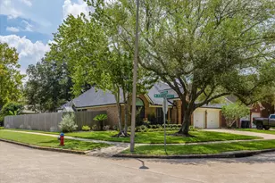 5101 Winterwood Dr, League City, TX 77573 - Photo 4