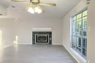 12715 Middlesbrough Ln, Houston, TX 77066 - Photo 6
