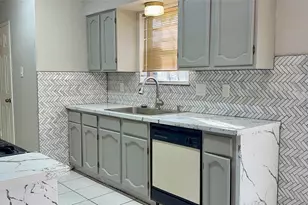 12715 Middlesbrough Ln, Houston, TX 77066 - Photo 8