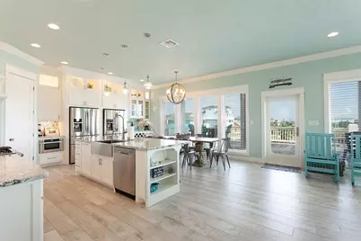 1255 Cloon Street, Crystal Beach, TX 77650 - Photo 10