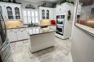 308 Rosemary Ln, Lake Jackson, TX 77566 - Photo 14