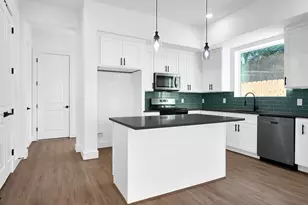 7819 Colonial Ln, Houston, TX 77051 - Photo 6