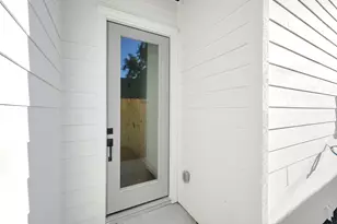7819 Colonial Ln, Houston, TX 77051 - Photo 2