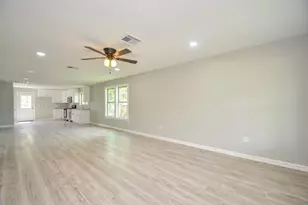 6114 Wedgefield St, Houston, TX 77028 - Photo 18