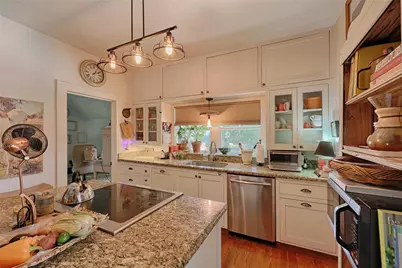 307 W Market Street, Fayetteville, TX 78940 - Photo 12