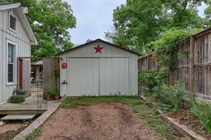 307 W Market St, Fayetteville, TX 78940 - Photo 4