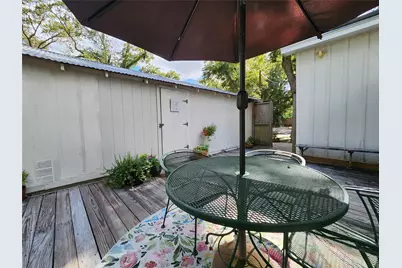 307 W Market Street, Fayetteville, TX 78940 - Photo 28