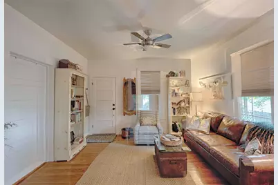 307 W Market Street, Fayetteville, TX 78940 - Photo 6