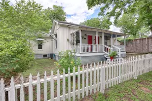 307 W Market St, Fayetteville, TX 78940 - Photo 2