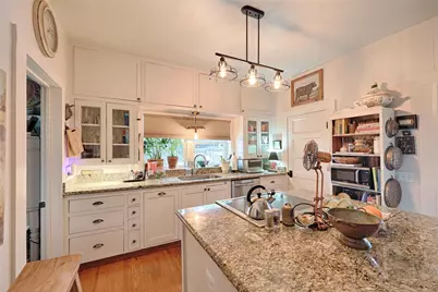 307 W Market Street, Fayetteville, TX 78940 - Photo 10