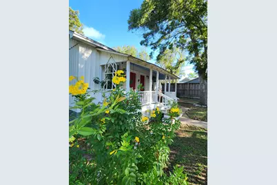 307 W Market Street, Fayetteville, TX 78940 - Photo 1