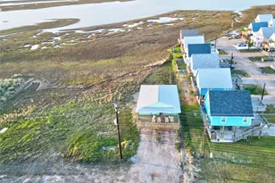 1627 Bluewater Hwy, Surfside Beach, TX 77541 - Photo 4