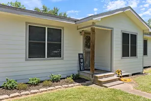 444 Ave C, Blessing, TX 77419 - Photo 2