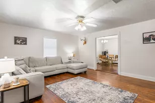 444 Ave C, Blessing, TX 77419 - Photo 4