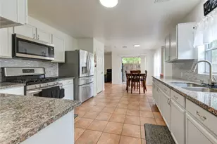 6803 Manor Hollow Ln, Katy, TX 77450 - Photo 10