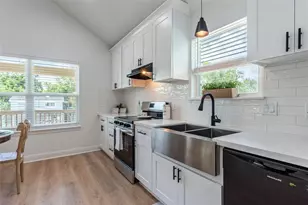 4213 Houx St, Bacliff, TX 77518 - Photo 8