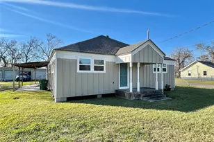 817 N Valderas St, Angleton, TX 77515 - Photo 1